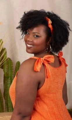 Robe Shannah Orange -Robe Belle Soldes 0c79841a 9c69 4898 9d74 0a63507d1f2c facetune 13 04 2023 11 50 54