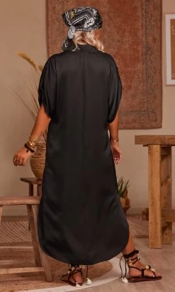 Robe Valène Satin Noir -Robe Belle Soldes 2f19ed7a 414c 451a 8f30 08e1ec876bf2 facetune 18 07 2023 12 13 54