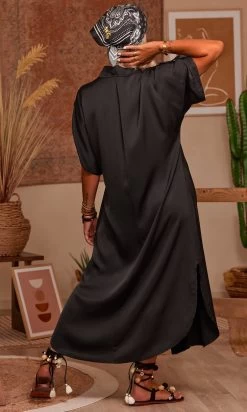 Robe Valène Satin Noir -Robe Belle Soldes d80a94a1 d8bd 4606 b581 b471d8a3cb27 facetune 18 07 2023 12 10 53