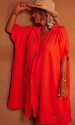 Petite Robe Chemise Sherine Oversize Orange -Robe Belle Soldes f01c8f58 802d 40a1 925c a7eeec95c28a facetune 17 07 2023 10 23 48