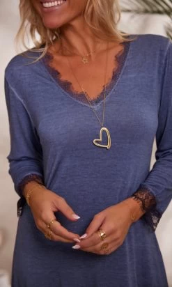 Fond De Robe ML Bleu Marine -Robe Belle Soldes facetune 01 12 2023 09 55 36