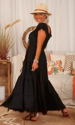 Robe Anaïs Noir -Robe Belle Soldes facetune 02 11 2023 09 15 41