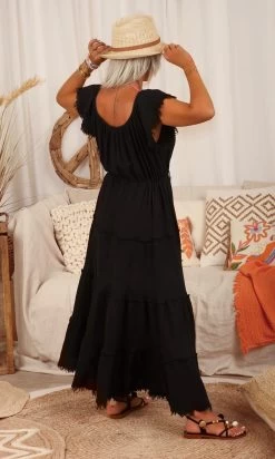 Robe Anaïs Noir -Robe Belle Soldes facetune 02 11 2023 09 24 31