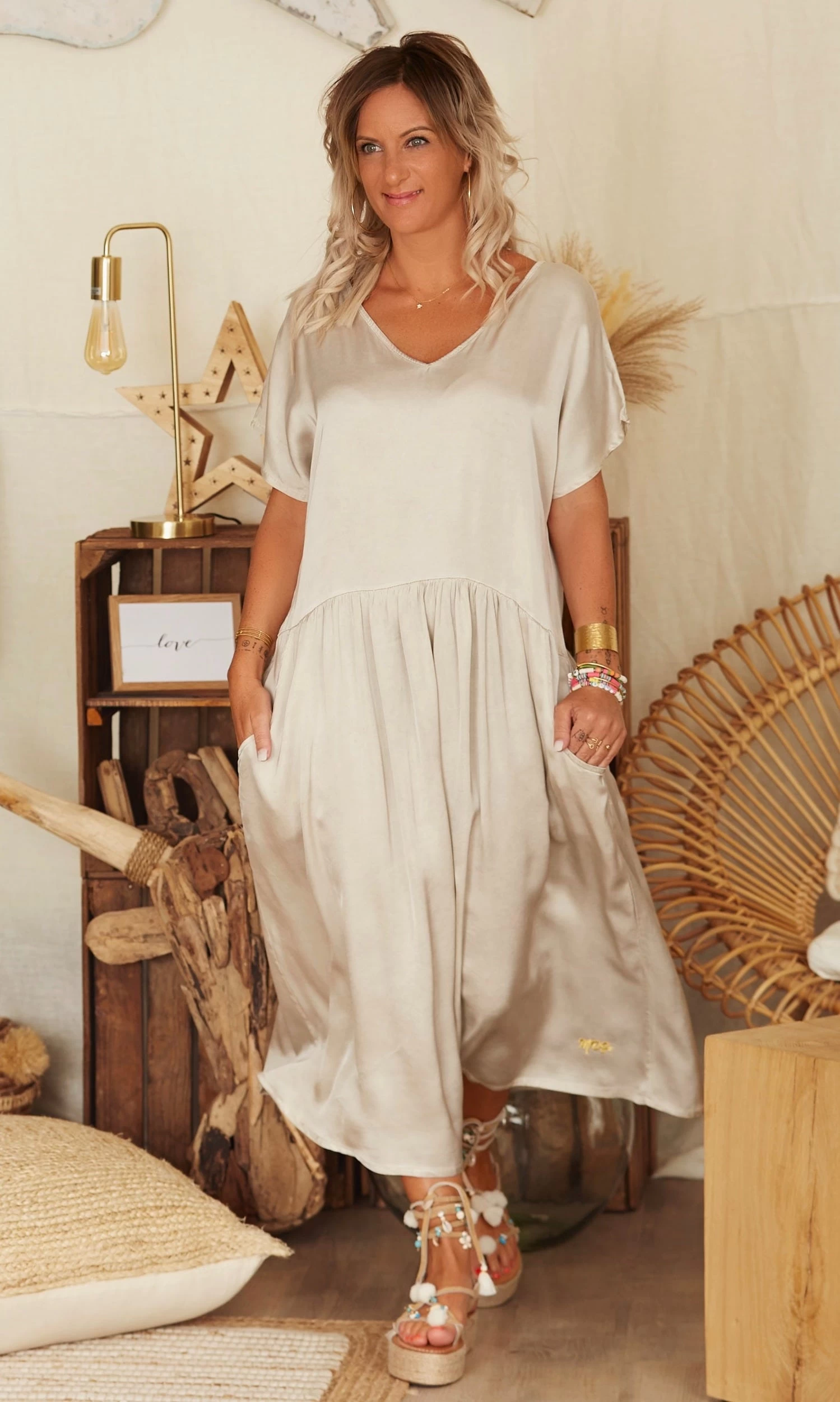 Robe Georgia Satin Taupe 5 Robe Georgia Satin Taupe – Image 3