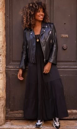 Robe Juliana Noir -Robe Belle Soldes facetune 03 10 2023 09 19 22