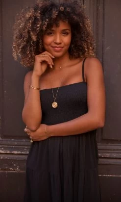 Robe Juliana Noir -Robe Belle Soldes facetune 03 10 2023 10 27 13