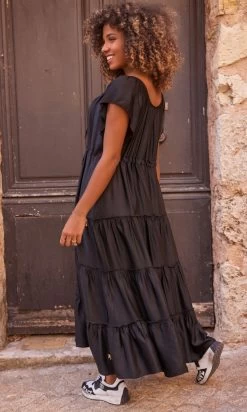 Robe Anaïs Satin Noir -Robe Belle Soldes facetune 03 10 2023 14 17 09