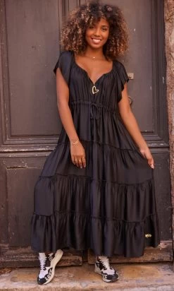 Robe Anaïs Satin Noir -Robe Belle Soldes facetune 03 10 2023 14 38 29