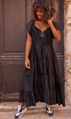 Robe Anaïs Satin Noir -Robe Belle Soldes facetune 03 10 2023 14 46 17