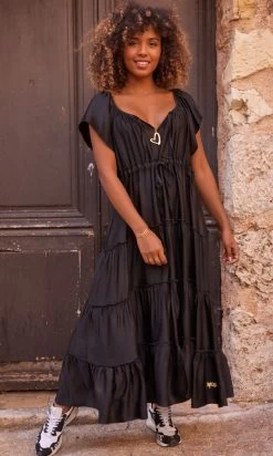 Robe Anaïs Satin Noir -Robe Belle Soldes facetune 03 10 2023 14 48 24