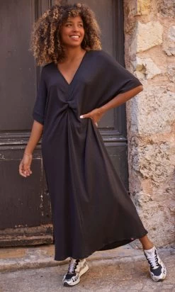 Robe Meg Maille Doudou Noir -Robe Belle Soldes facetune 04 10 2023 12 07 51