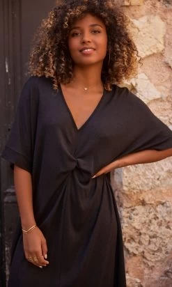 Robe Meg Maille Doudou Noir -Robe Belle Soldes facetune 04 10 2023 12 09 48