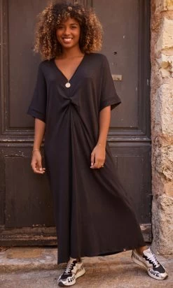 Robe Meg Maille Doudou Noir -Robe Belle Soldes facetune 04 10 2023 12 20 33