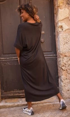 Robe Meg Maille Doudou Noir -Robe Belle Soldes facetune 04 10 2023 12 27 04
