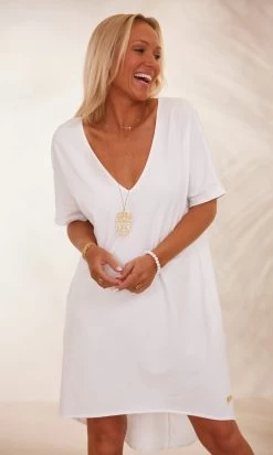 Petite Robe Yanis Ultra-Light Blanc -Robe Belle Soldes facetune 06 02 2024 09 29 53