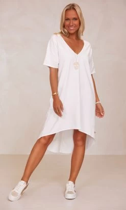 Petite Robe Yanis Ultra-Light Blanc -Robe Belle Soldes facetune 06 02 2024 10 35 50