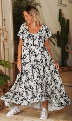 Robe Tess Noir Pixies -Robe Belle Soldes facetune 07 03 2023 12 18 54