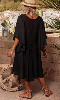 Petite Robe De Plage Kristy Noir -Robe Belle Soldes facetune 08 08 2023 15 11 16