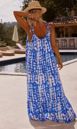 Robe Nayana Bleu Electrique Damiera 13 Robe Nayana Bleu Electrique Damiera -Robe Belle Soldes facetune 11 07 2023 09 55 52