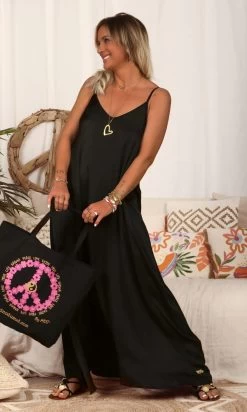 Robe Laly Satin Noir -Robe Belle Soldes facetune 12 02 2024 14 53 16