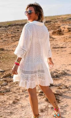 Petite Robe Maeva Broderie Blanc Cassé -Robe Belle Soldes facetune 12 06 2023 16 31 58