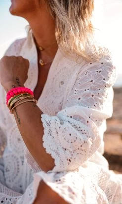 Petite Robe Maeva Broderie Blanc Cassé -Robe Belle Soldes facetune 12 06 2023 16 32 35