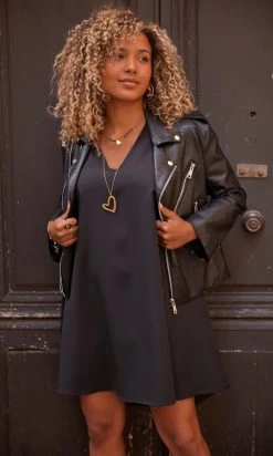 Petite Robe Gaia Noir -Robe Belle Soldes facetune 12 10 2023 12 06 37