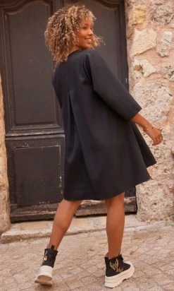 Petite Robe Gaia Noir -Robe Belle Soldes facetune 12 10 2023 12 16 28