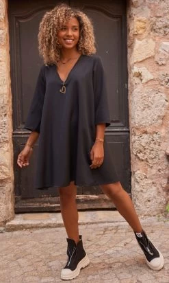 Petite Robe Gaia Noir -Robe Belle Soldes facetune 12 10 2023 12 28 31