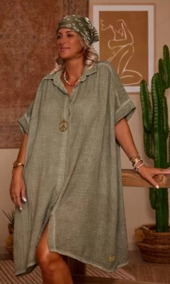 Petite Robe Chemise Sherine Oversize Kaki -Robe Belle Soldes facetune 13 07 2023 14 32 00
