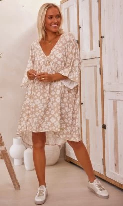 Petite Robe Lucia Oversize Taupe Little Gem 12 Petite Robe Lucia Oversize Taupe Little Gem -Robe Belle Soldes facetune 15 02 2024 11 13 19