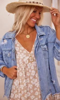 Petite Robe Lucia Oversize Taupe Little Gem 14 Petite Robe Lucia Oversize Taupe Little Gem -Robe Belle Soldes facetune 15 02 2024 11 44 17