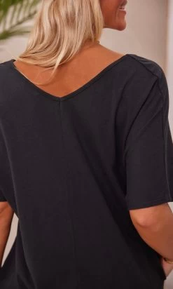 Petite Robe Yanis Ultra-Light Noir -Robe Belle Soldes facetune 15 02 2024 14 51 19