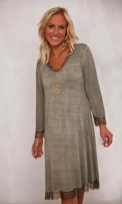 Fond De Robe ML Kaki -Robe Belle Soldes facetune 15 11 2023 07 40 33