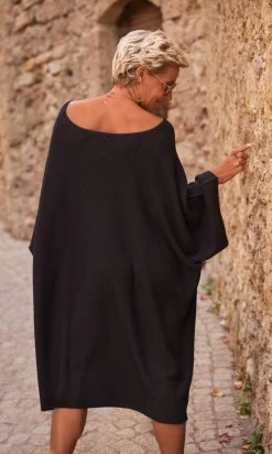 Petite Robe Pull Léon Oversize Noir -Robe Belle Soldes facetune 17 10 2023 10 39 30