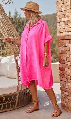 Petite Robe Chemise Sherine Oversize Rose Fluo -Robe Belle Soldes facetune 18 07 2023 12 17 34