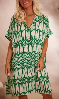 Petite Robe Chemise Sherine Oversize Vert Kasaï -Robe Belle Soldes facetune 18 08 2023 12 15 27