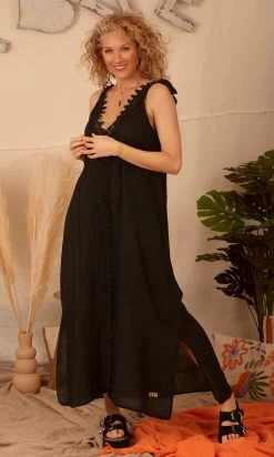 Robe Shannah Noir -Robe Belle Soldes facetune 20 03 2023 12 27 59