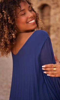 Petite Robe Nuria Plissée Bleu Marine -Robe Belle Soldes facetune 22 09 2023 10 10 28