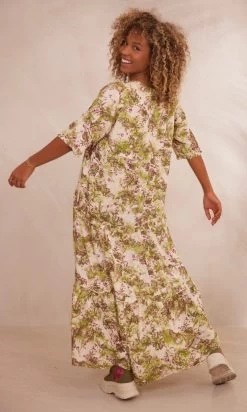 Robe Talya Vert Anis Flower Bloom -Robe Belle Soldes facetune 22 10 2023 16 05 24