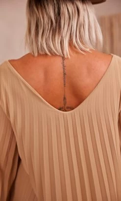 Petite Robe Nuria Plissée Camel -Robe Belle Soldes facetune 23 08 2023 16 04 20