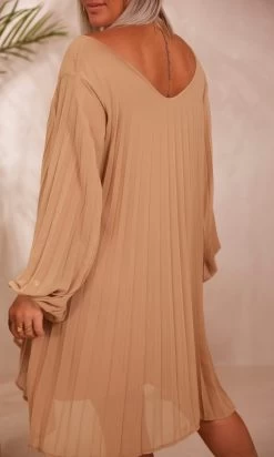 Petite Robe Nuria Plissée Camel -Robe Belle Soldes facetune 23 08 2023 16 30 26