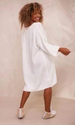 Petite Robe Pull Fanny Blanc Cassé -Robe Belle Soldes facetune 23 10 2023 09 57 16