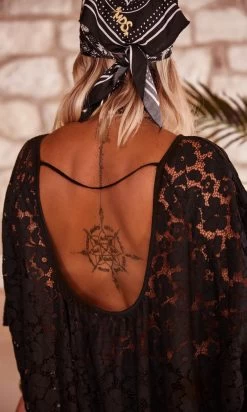 Petite Robe Joana Oversize Dentelle Noir -Robe Belle Soldes facetune 26 07 2023 14 09 15