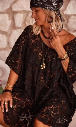 Petite Robe Joana Oversize Dentelle Noir -Robe Belle Soldes facetune 26 07 2023 14 29 26