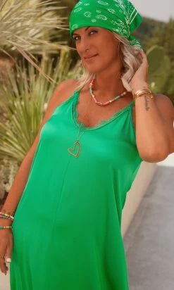 Robe Joy Vert Brésil 12 Robe Joy Vert Brésil -Robe Belle Soldes facetune 27 07 2023 11 20 36
