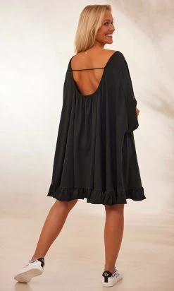 Petite Robe Joana Oversize Ultra-Light Noir -Robe Belle Soldes facetune 29 01 2024 14 35 29