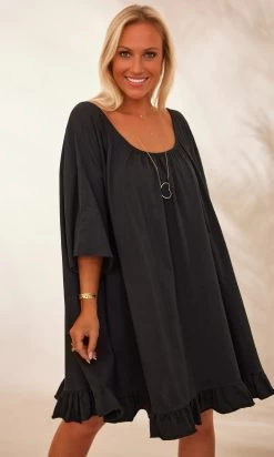 Petite Robe Joana Oversize Ultra-Light Noir -Robe Belle Soldes facetune 29 01 2024 15 07 17