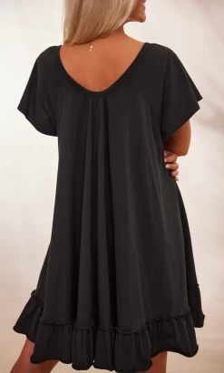 Petite Robe Tess Ultra-Light Noir 11 Petite Robe Tess Ultra-Light Noir -Robe Belle Soldes facetune 29 01 2024 15 39 57