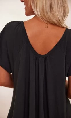 Petite Robe Tess Ultra-Light Noir 13 Petite Robe Tess Ultra-Light Noir -Robe Belle Soldes facetune 29 01 2024 15 43 00